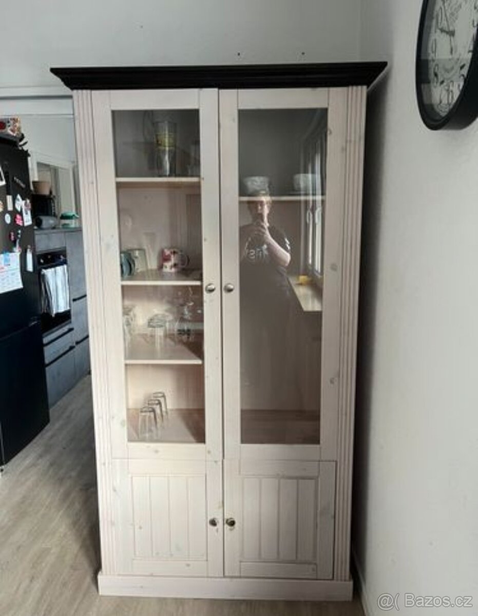 DŘEVĚNÁ VITRÍNA - 7