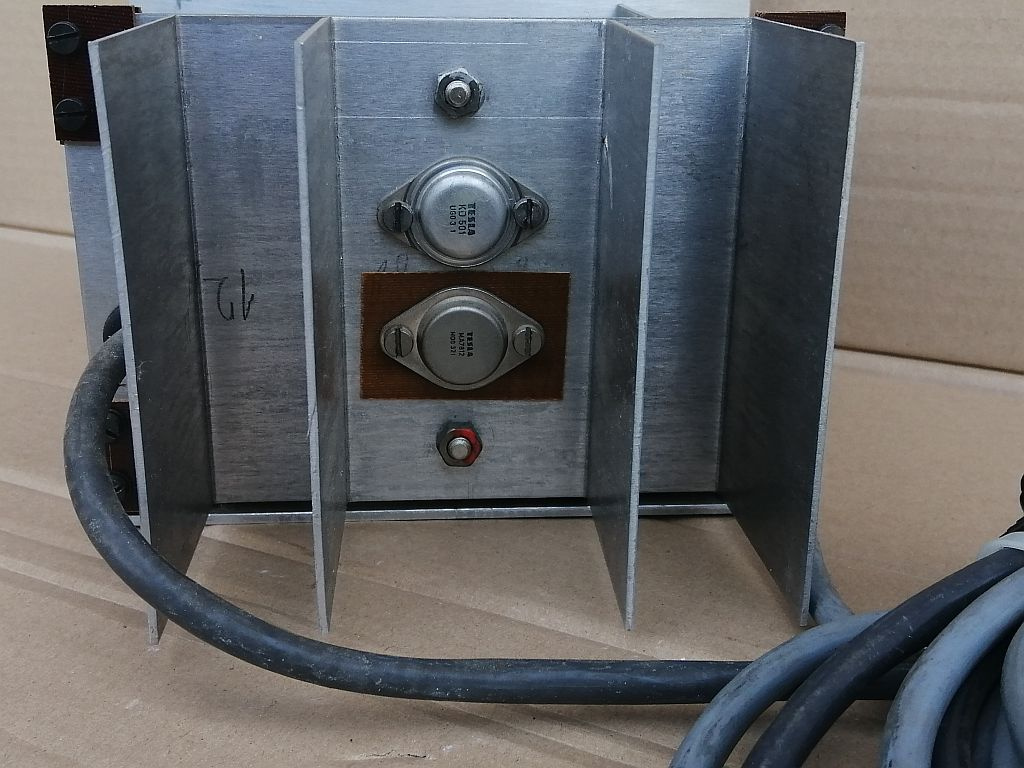 Stabilizovaný napájecí zdroj 12V - 7