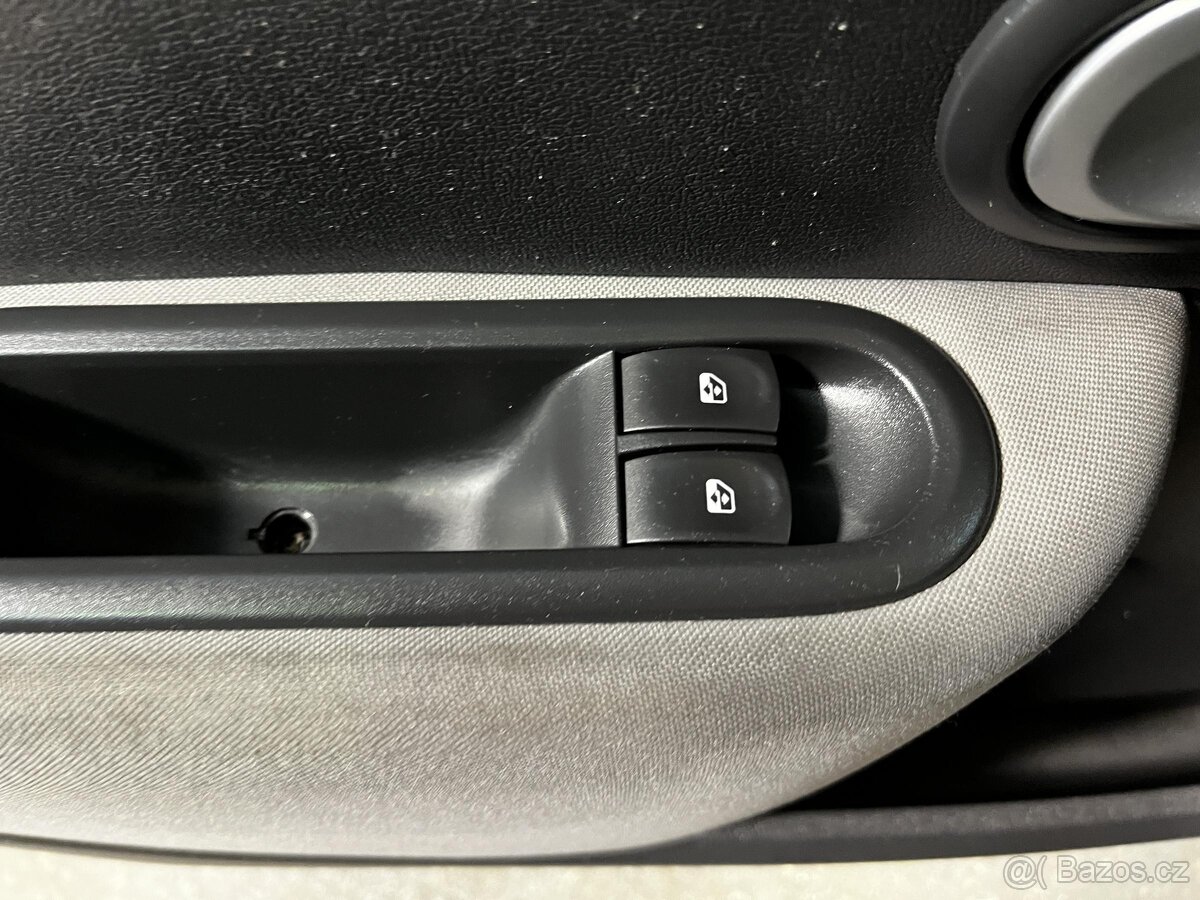 Renault Clio 1.2i , 55 kW benzín, 2010 - 7