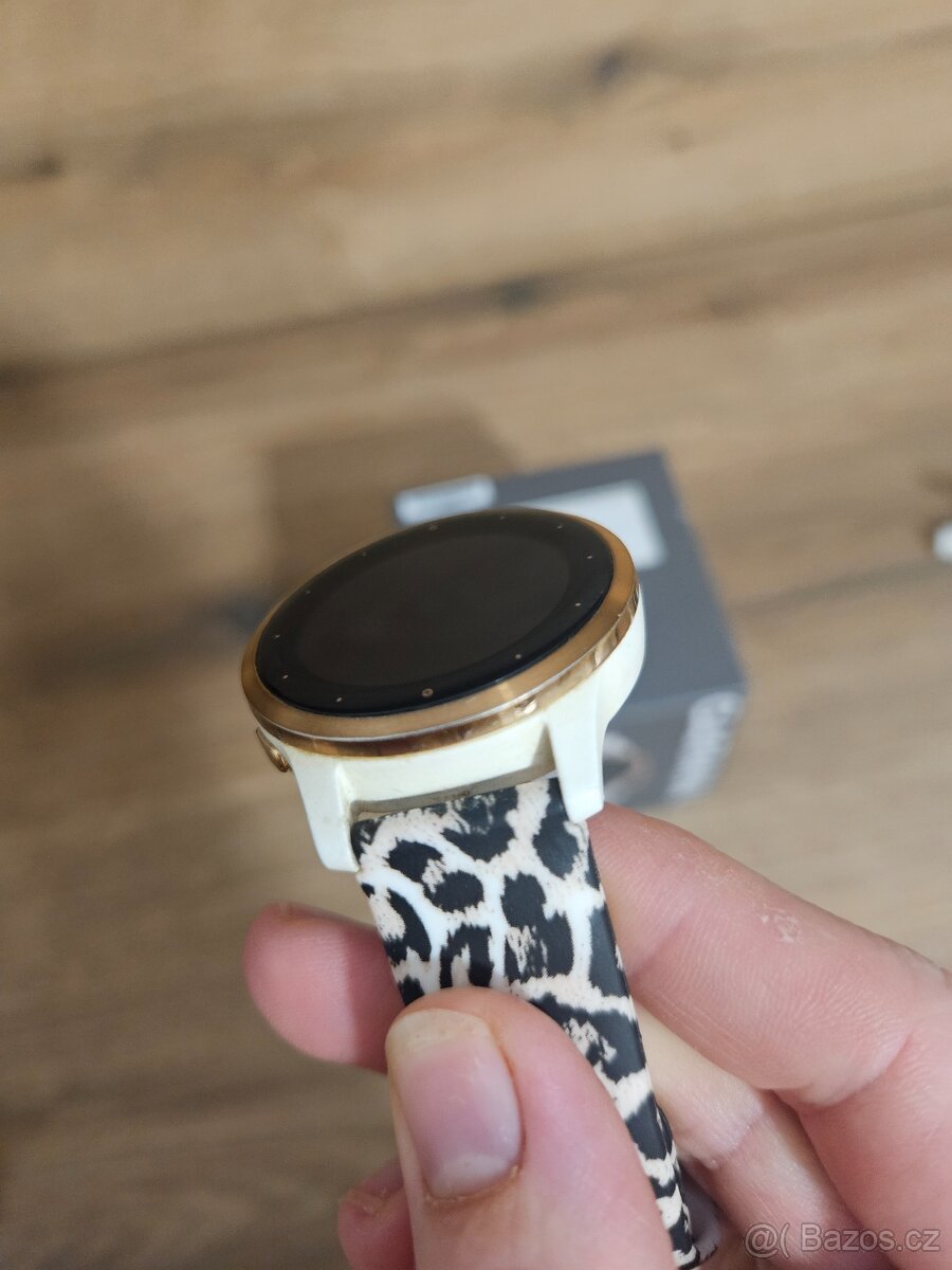 Garmin Vivoactive 4s rosegold - 7