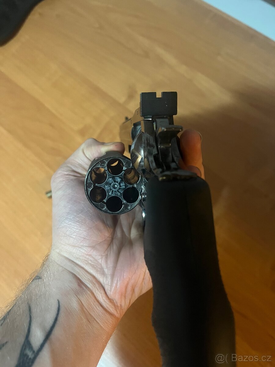 Airsoftový revolver - 7