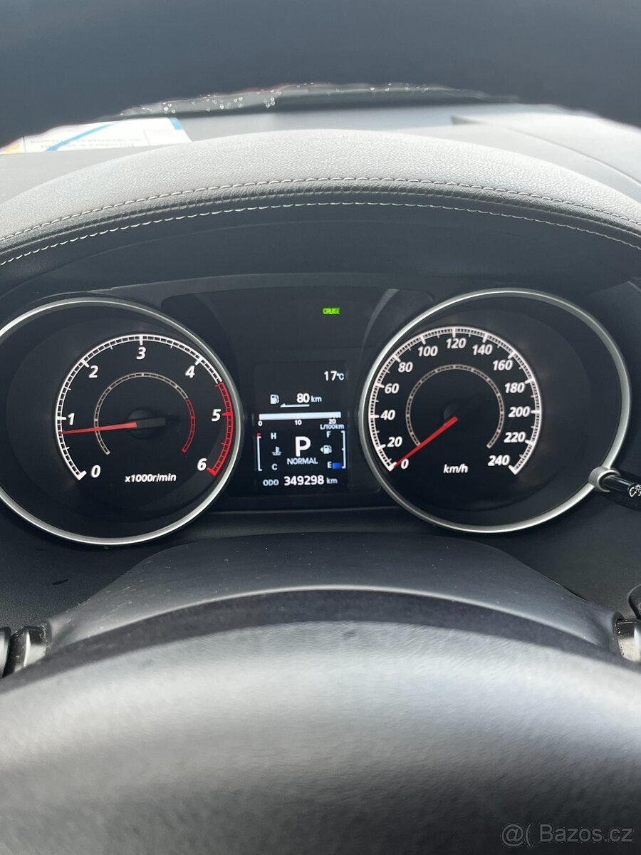 Mitsubishi Outlander 4x4 rv 2011 2.2 DI-D, Automat, 7-místný - 7