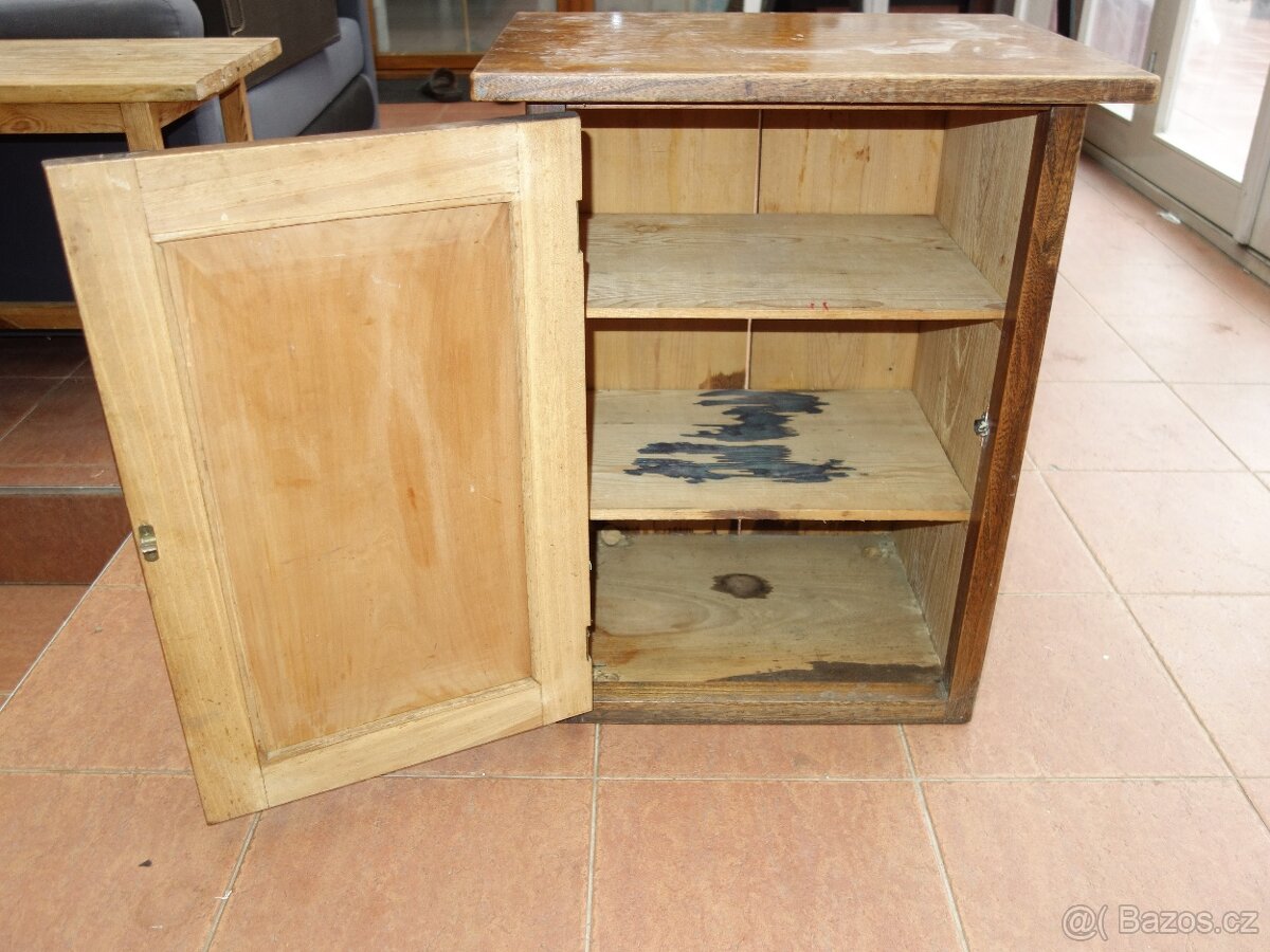 Malá dřevěná skříňka - 7