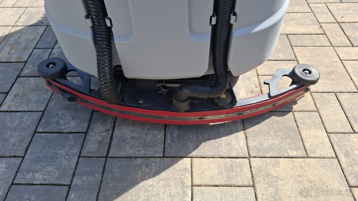 Podlahový mycí stroj Nilfisk BR855 - 7