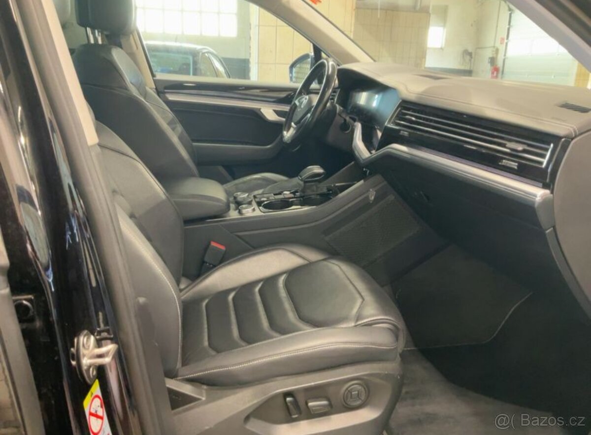 ►VW TOUAREG 3.0TDI 210KW SCR 4 MOTION VIRT MEGA MAX VÝBAVA - 7