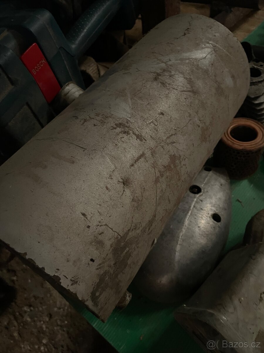 díly ze stodoly Jawa a Škoda asi 100, 120 - 7