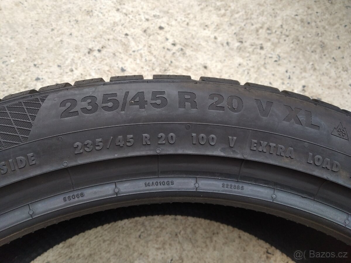 Prodám zánovní zimní pneu Continental 235/45 R20 - 7