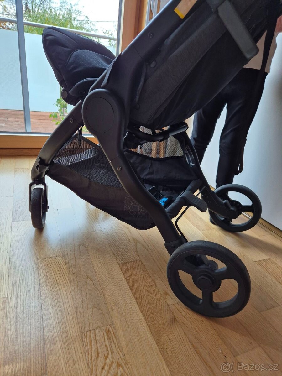 PALUBNÍ KOČÁREK DO LETADLA Ergobaby - 7