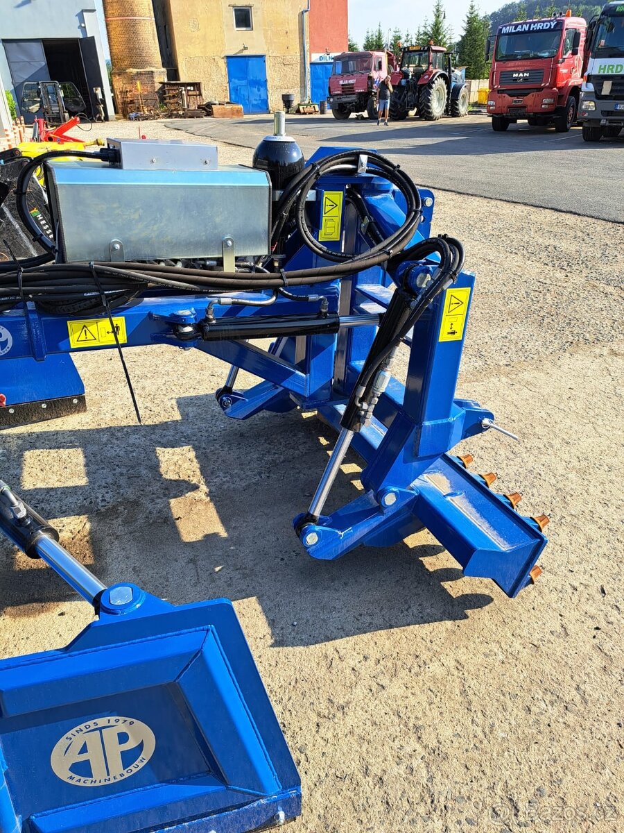 Zadní radlice na traktor - 7