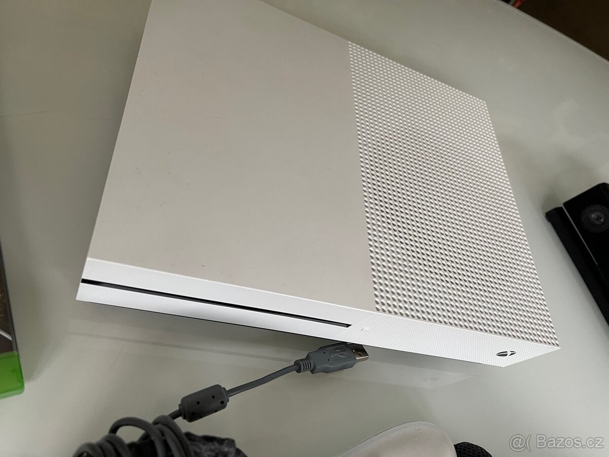 Prodám Xbox One S 500 GB / Minecraft edice - 7