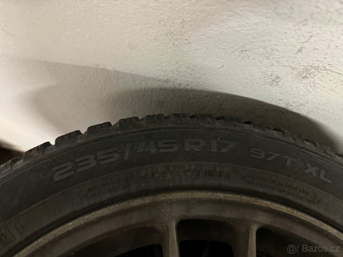 Pneu s hroty 235/45R17 - 7