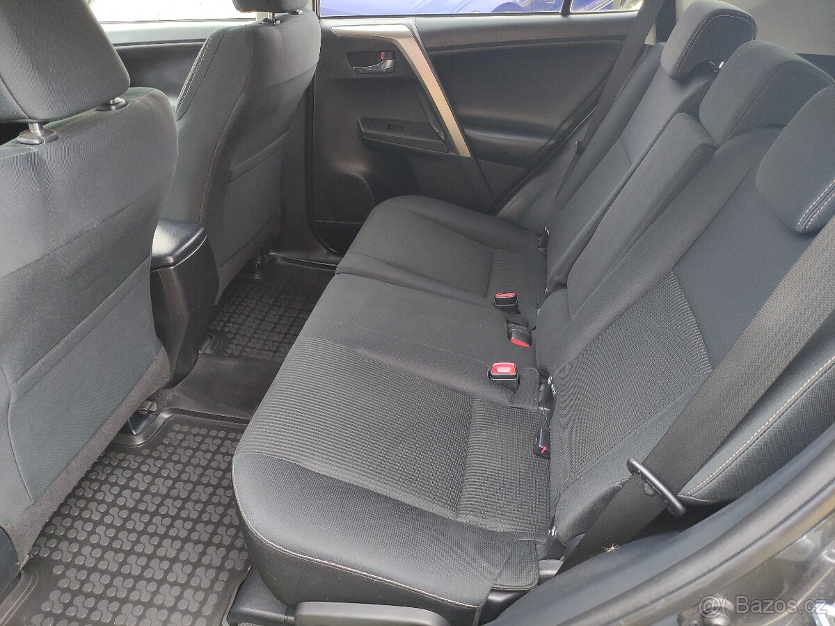 Toyota Rav4 D-4D 4WD DIGIKLIMA KAMERA TAŽNÉ - 7