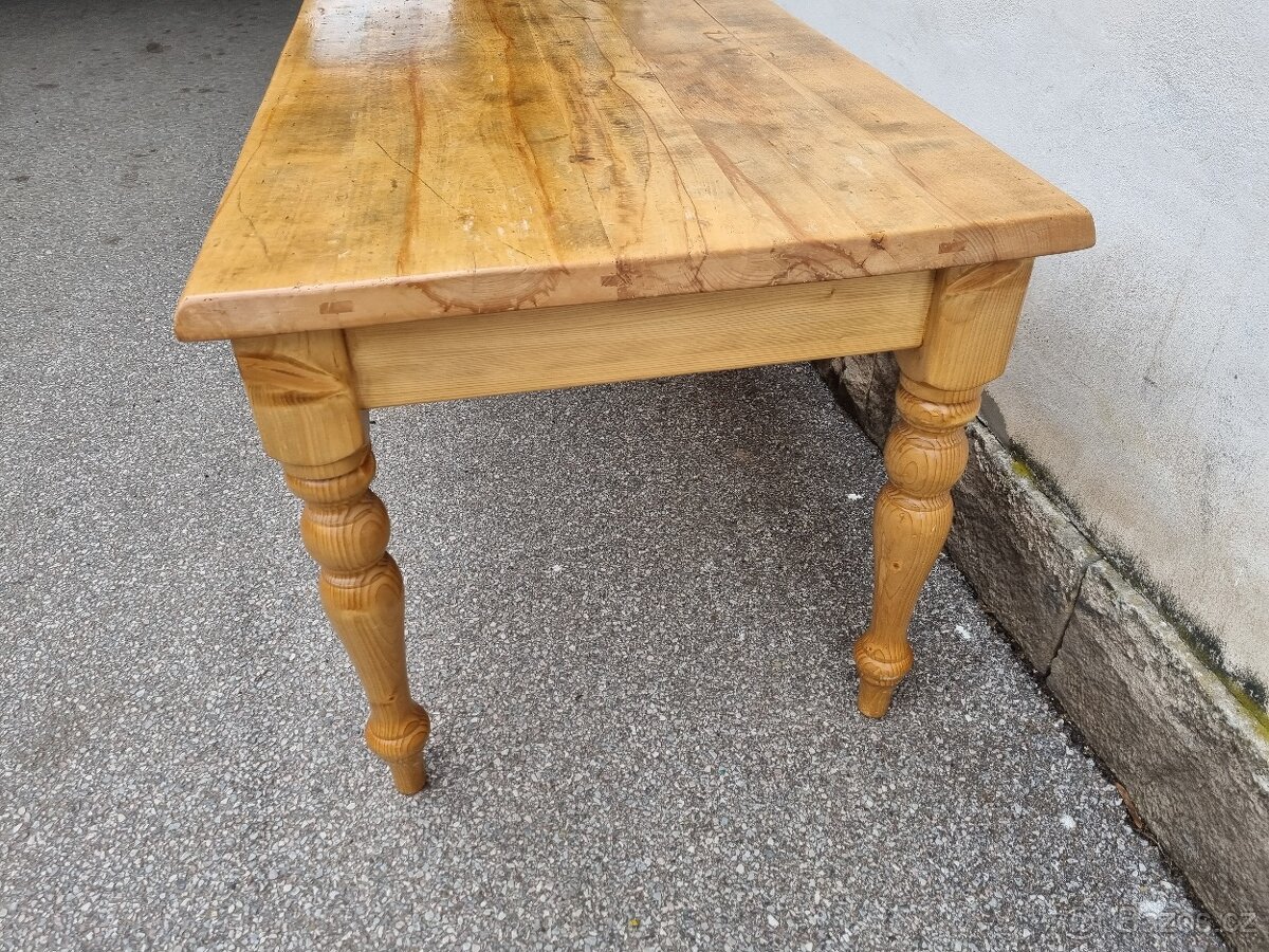 NÁDHERNÝ SOUSTRŮŽENÝ STŮL-STARÁ TVRDÁ DESKA - 7