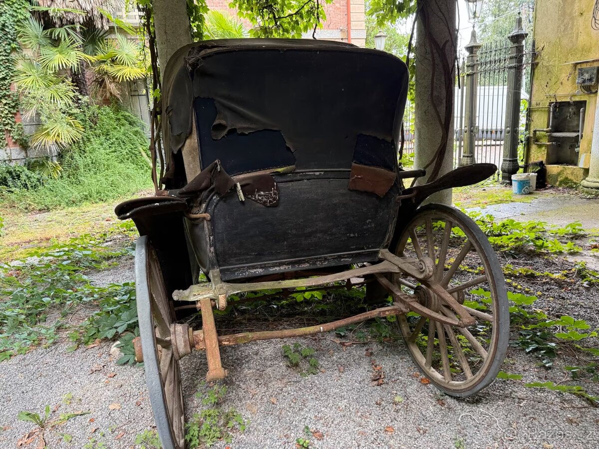 Historický dřevěný kočár (rok 1900) REZERVACE - 7
