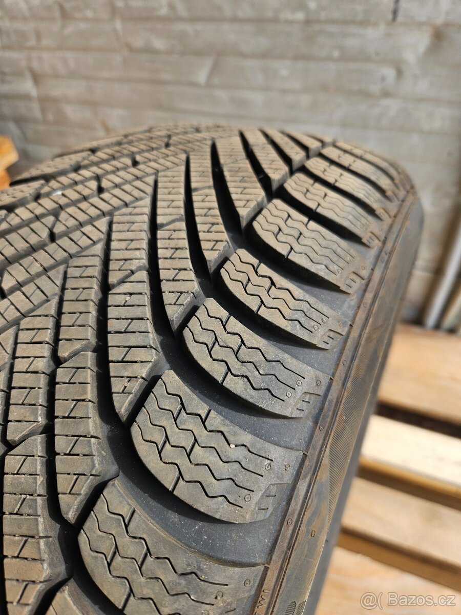 Pirelli Powergy Winter 215/50/R18 - 7