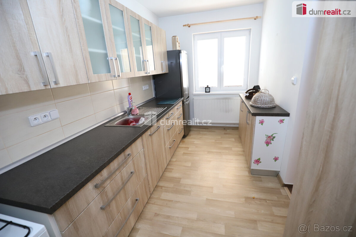 Pěkný rodinný dům 4+1 s garáží, sklepem, půdou v Kraslicích - 7