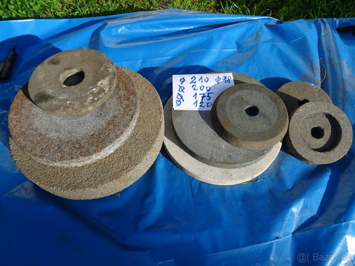 Dvoukotoučová bruska na kov , stáří ca 60 let. - 7