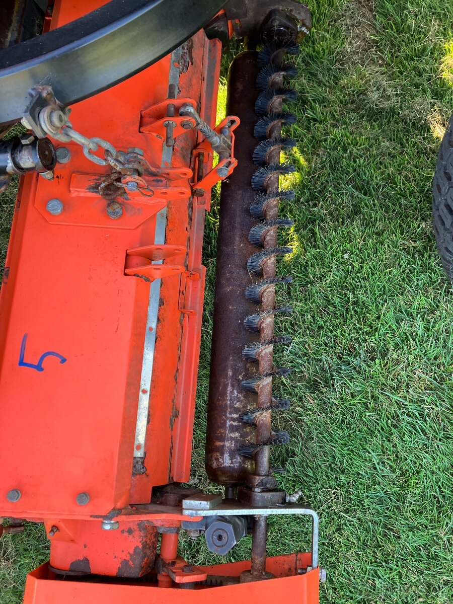 Jacobsen 305 nové pneu - 7