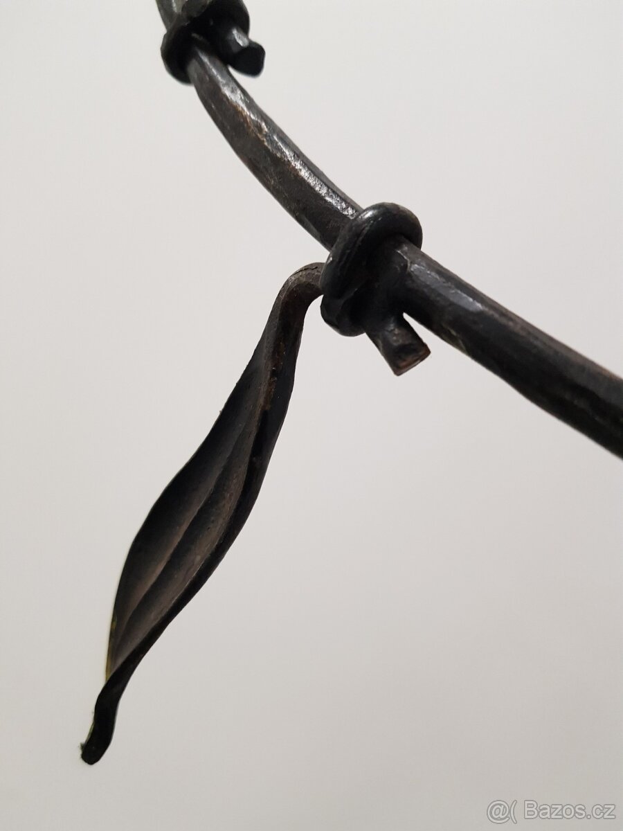 starý velký kovaný svícen - 7