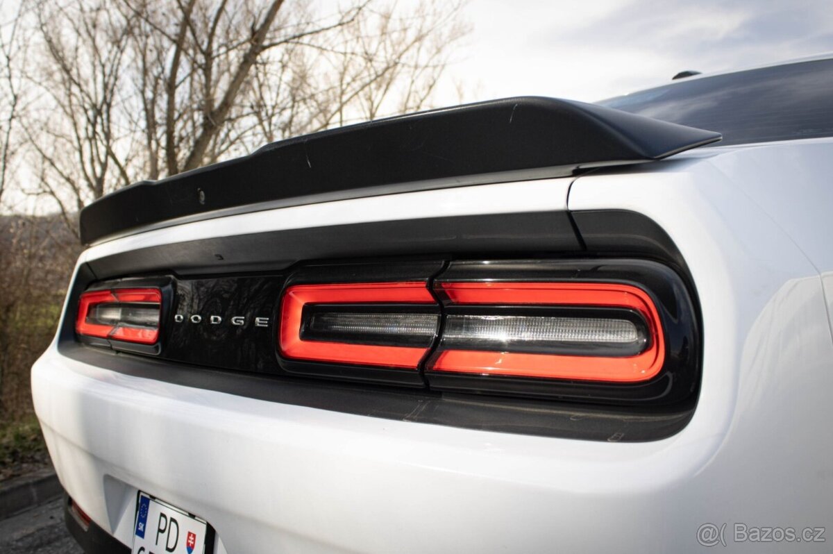 Dodge Challenger 5,7 HEMI RT - 7