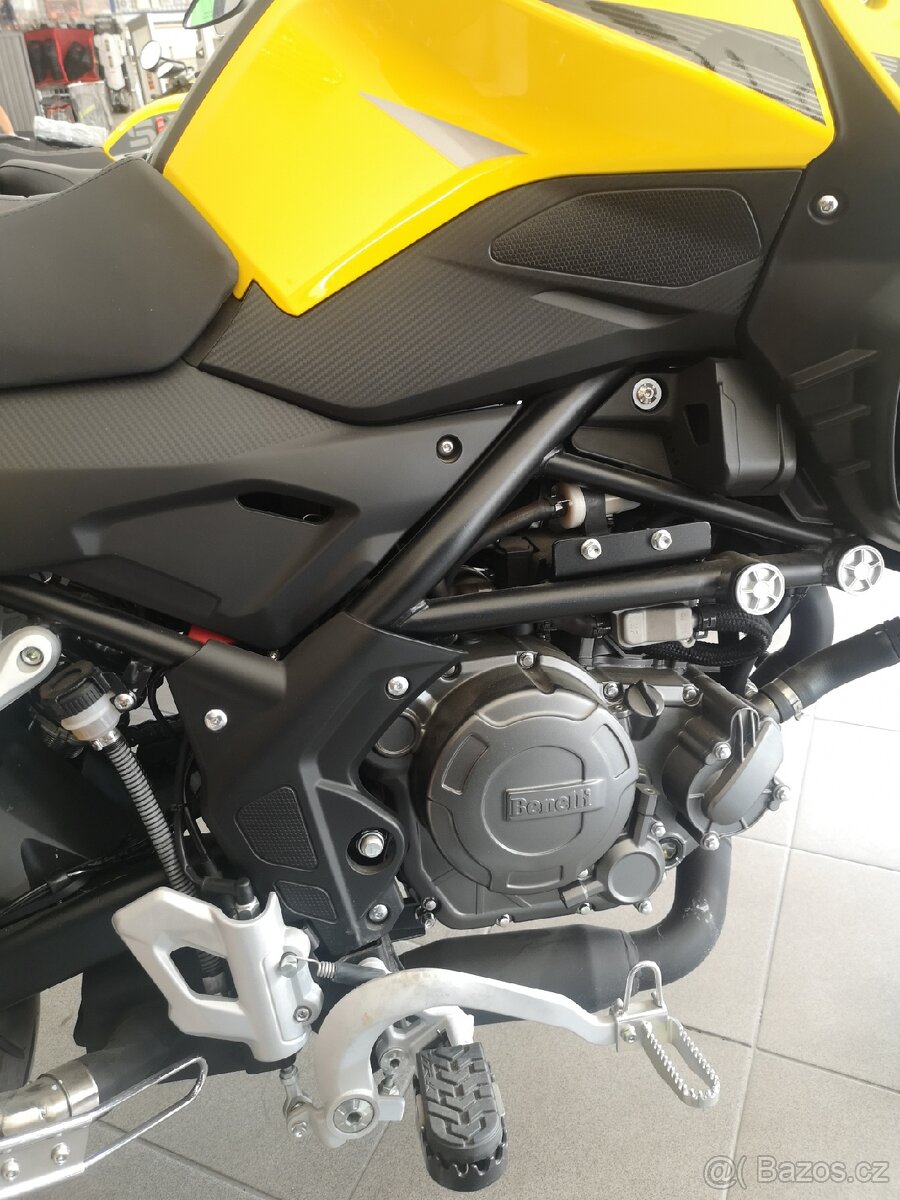 Benelli TRK 251 nová - 7
