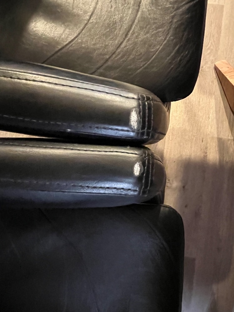 Černé křeslo Actona Nora - 7