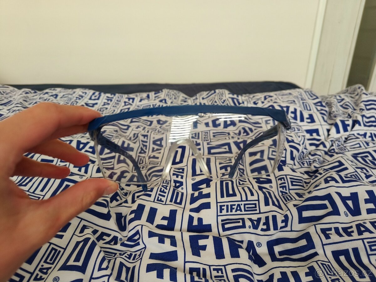 Různý náboje cca 70 ks, malá pistol a brýle - 7