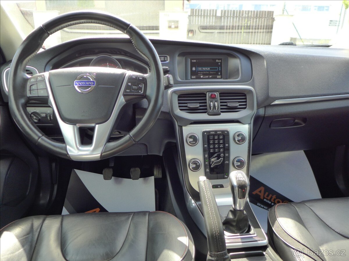 Volvo V40 2,0 D3 110KW OCEAN RACE - 7