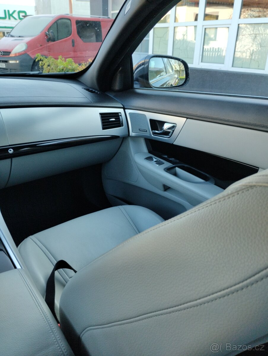 Jaguar xf 3.0 benzín - 7