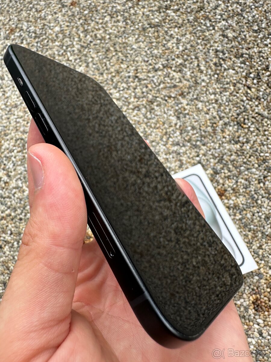 IPhone 15 256GB - baterie 100% - 7