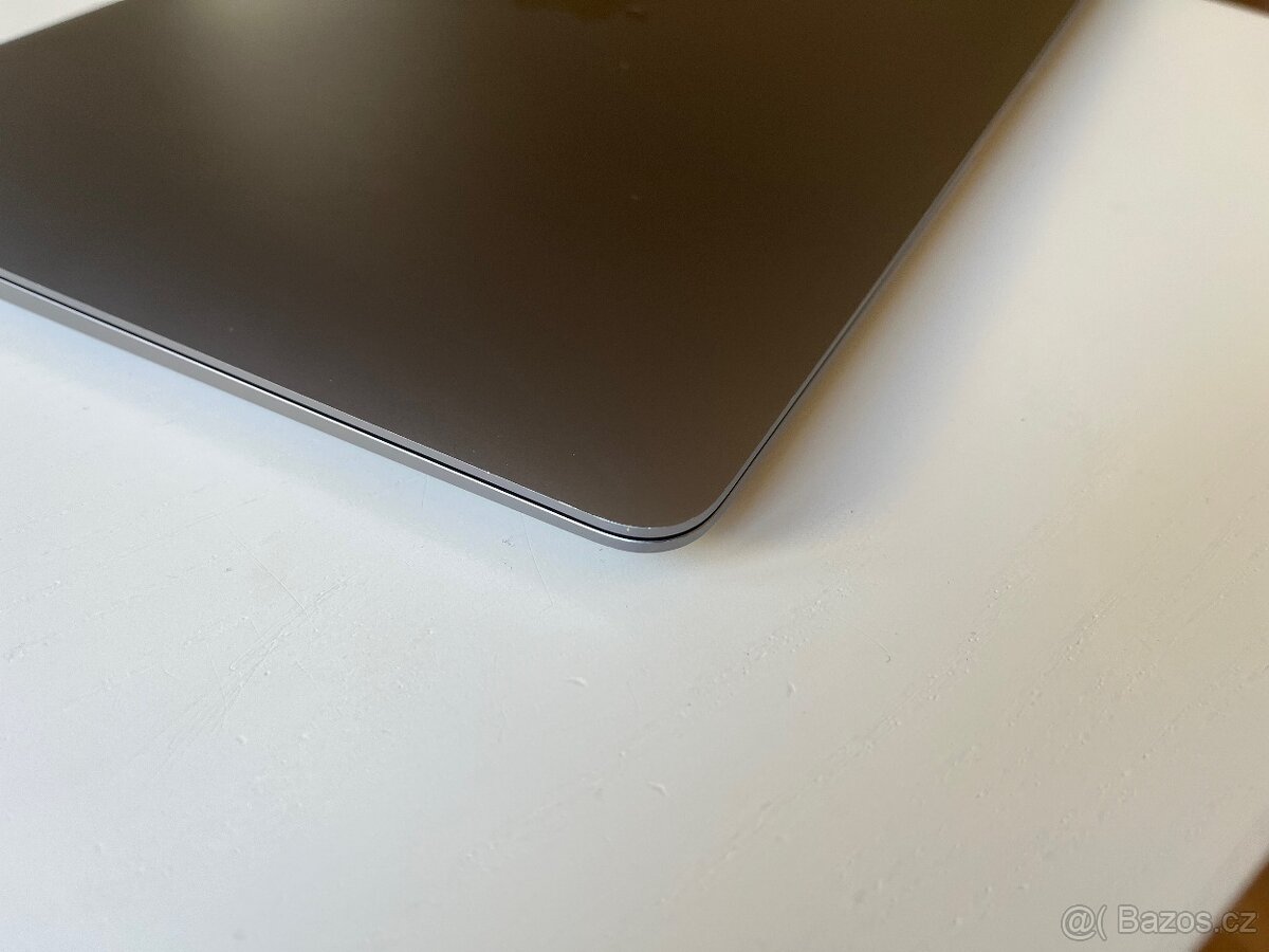 MacBook Air 13'' - M1 / 8 GB RAM / 256 GB - 7