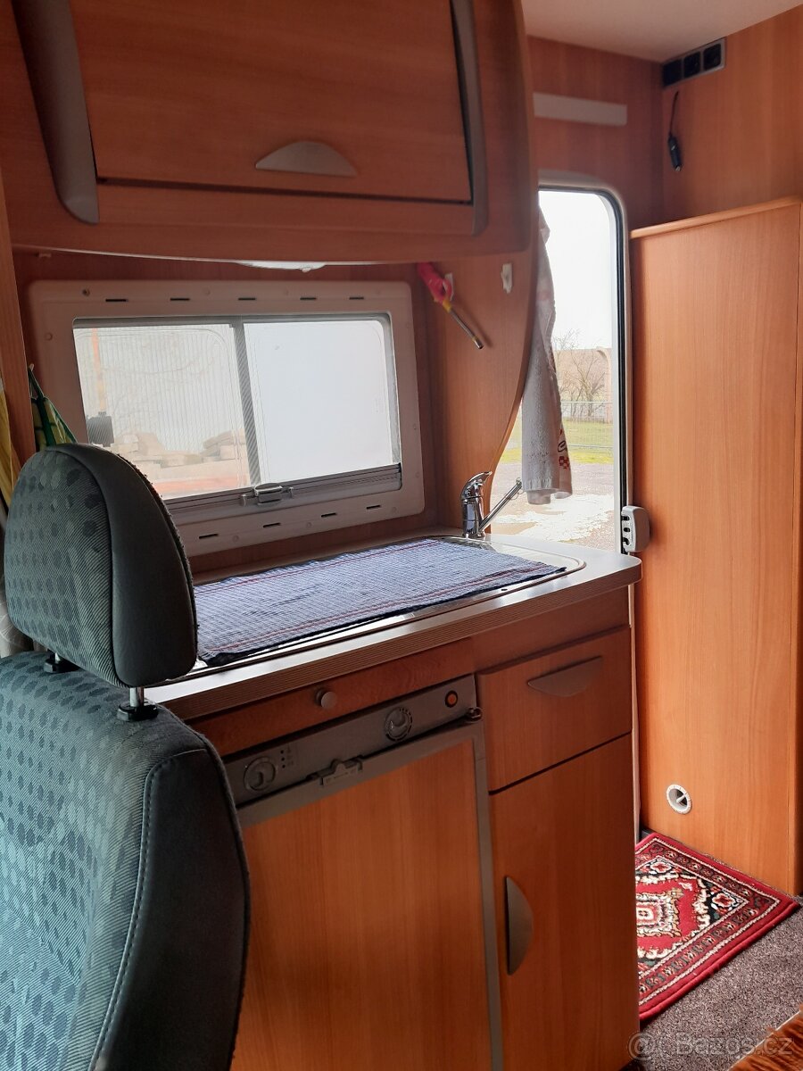 Prodám Obytné auto FORD Transit 2,2 TDC - 7