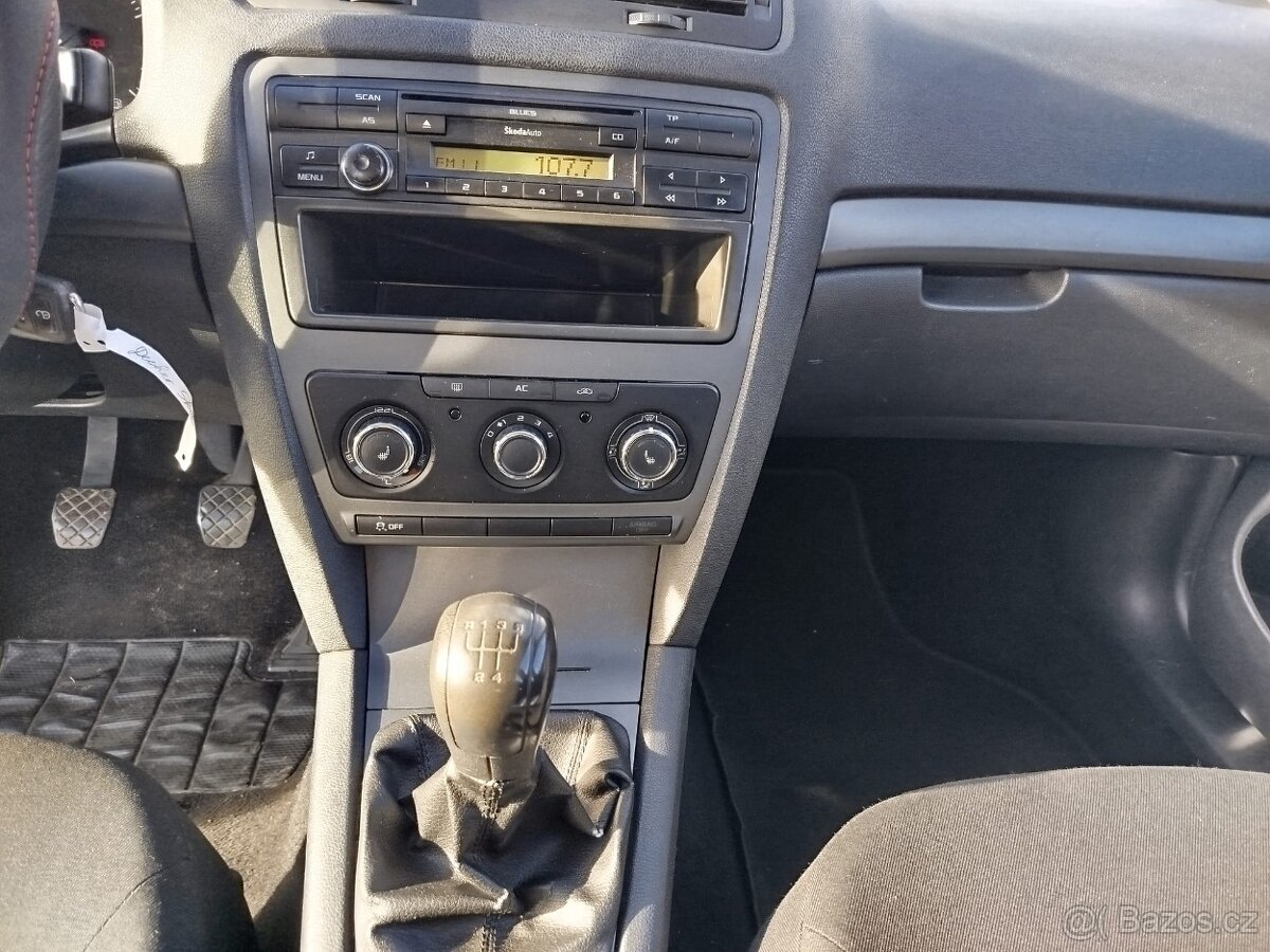 ŠKODA OCTAVIA COMBI 1.6i..MPI.r.v.2010 - 7