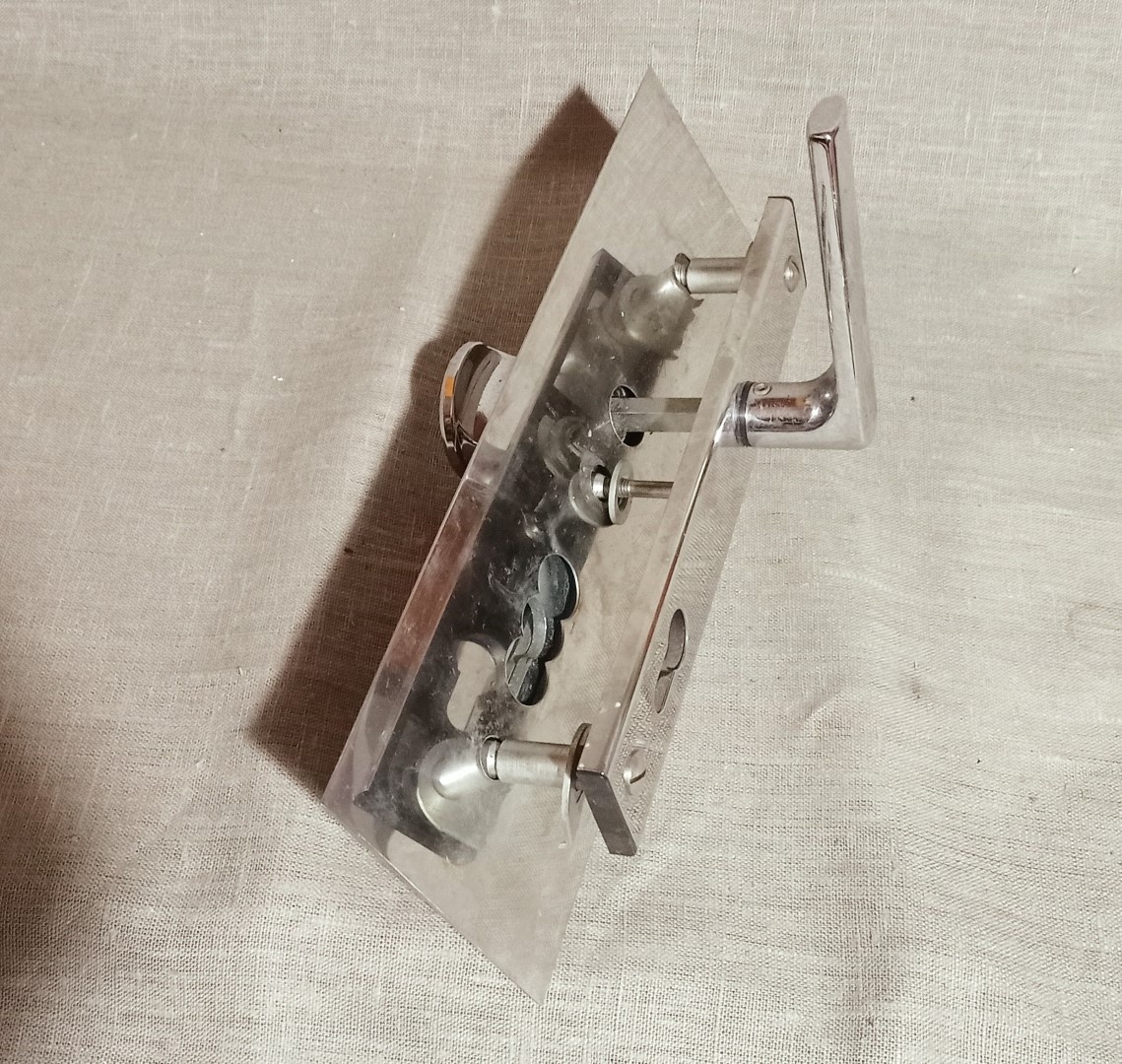 Bezpečnostní dveřní kování kliky dveře asi Rostex? - 7