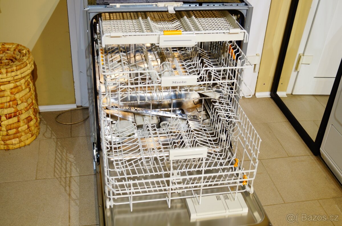 Miele myčka nerezová vestavná G 6300 SCi, tři koše - 7