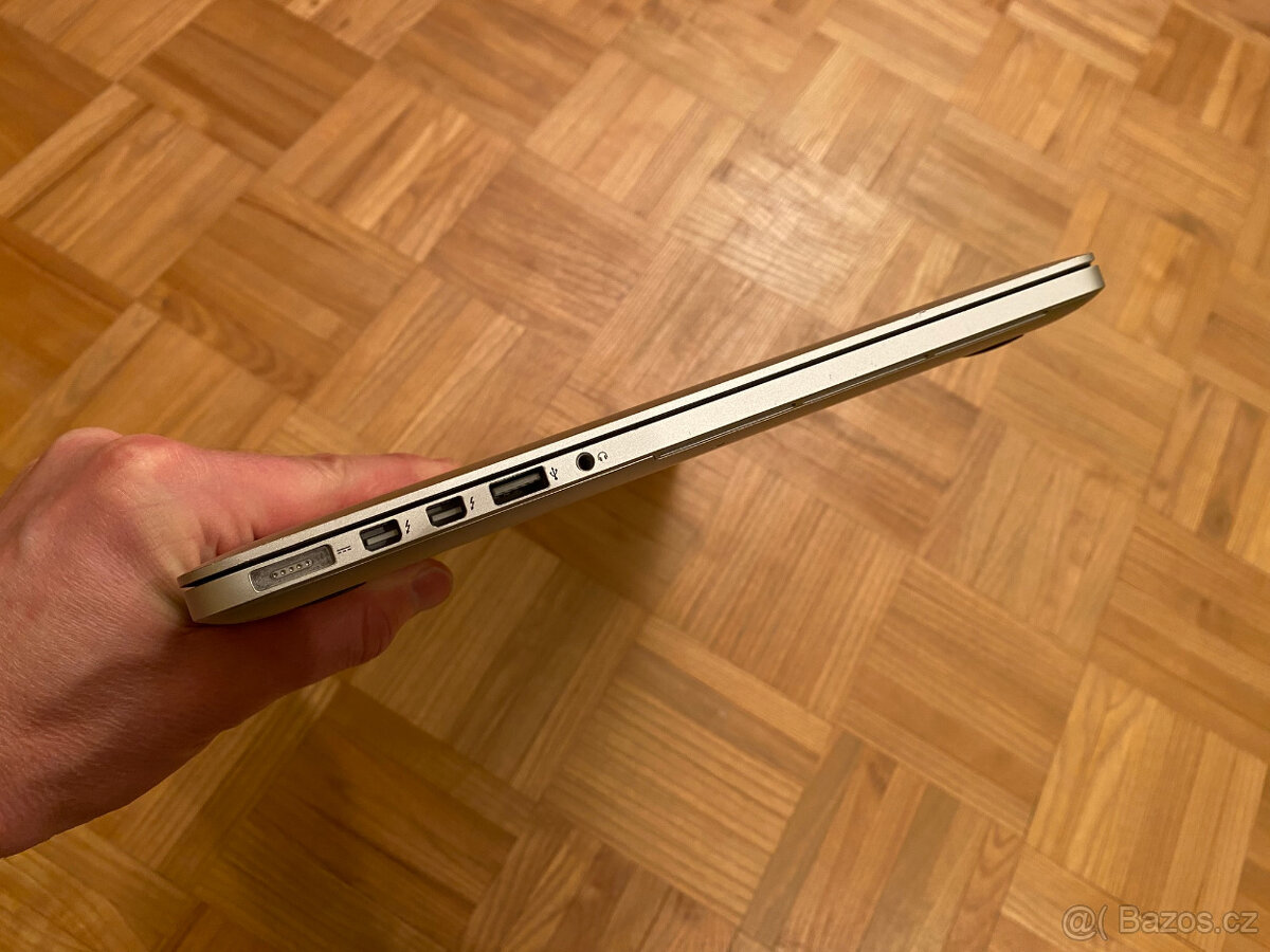 Prodám MacBook Pro 15” Mid 2015, i7 2.2 GHZ, 16 GB RAM, 500 - 7