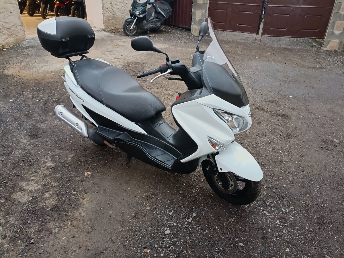 Suzuki Burgman 125i ABS rv. 2019 Cz doklady v ceně - 7