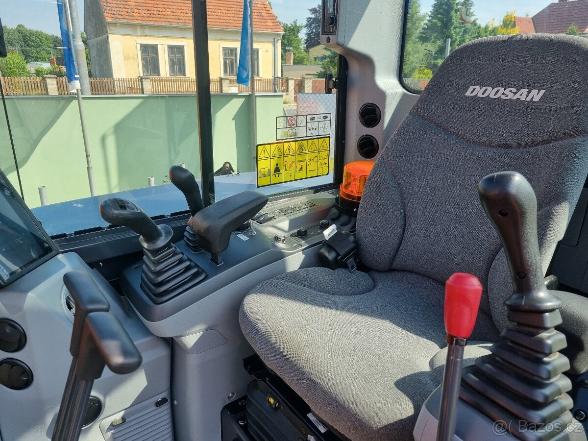 Kompaktní rypadlo DEVELON DX55R-7 - 7