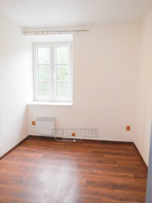 Pronájem novějšího bytu 2+kk s parkovacím stáním na okraji Č - 7