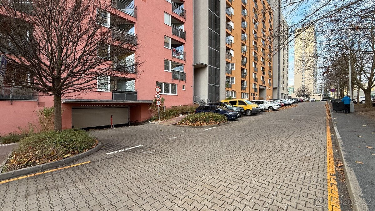 Pronájem garážového stání – Praha 8, Troja ul. Hnězdenská - 7