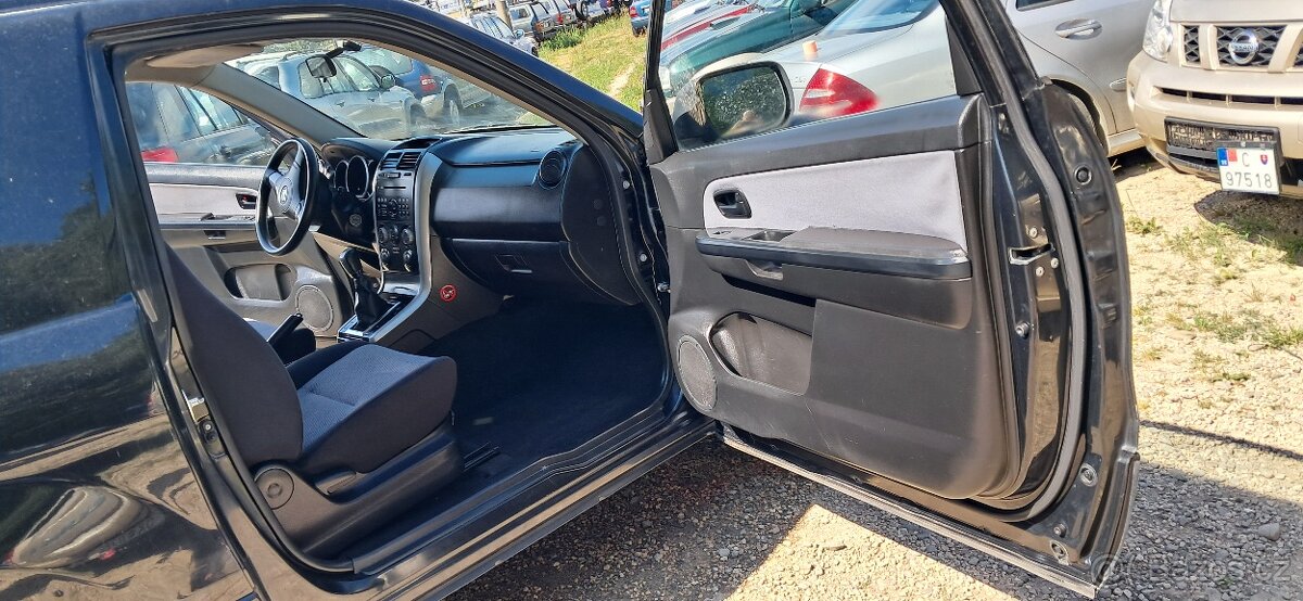 Suzuki Grand Vitara ll 1.6 benzin 4x4 z Talianska bez korozi - 7