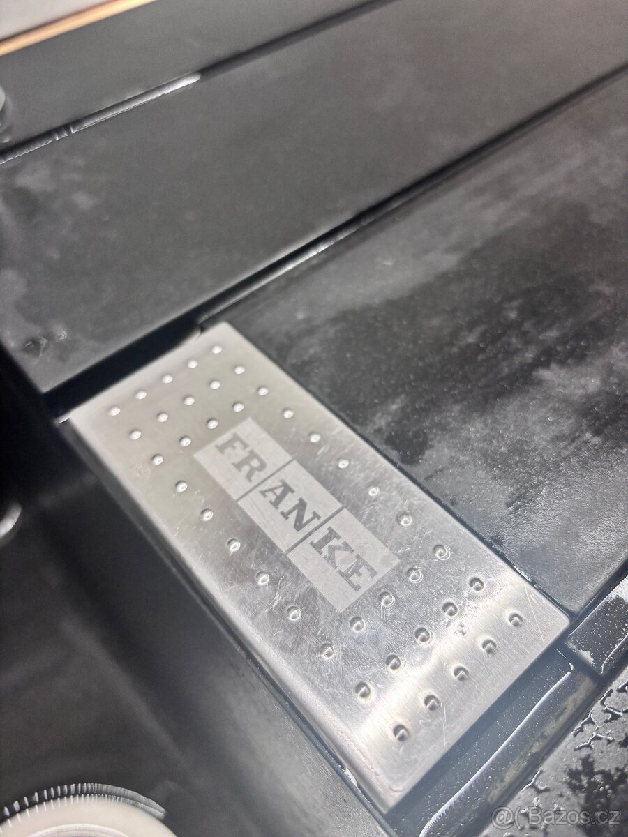 Kuchyň – komplet se spotřebiči - 7