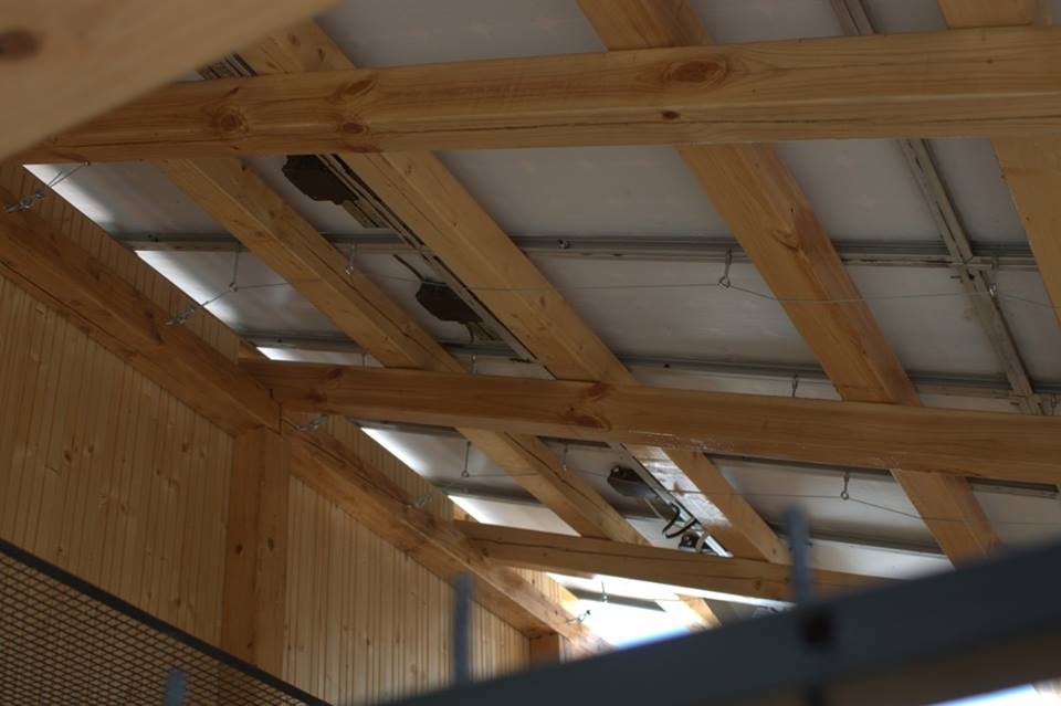 Prodám materiál na psí výběh s boudou. - 7