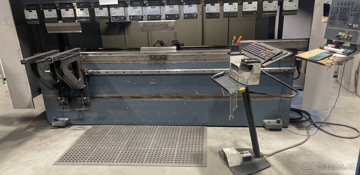 Ohraňovací lis Durma AD-S 30220 - 7
