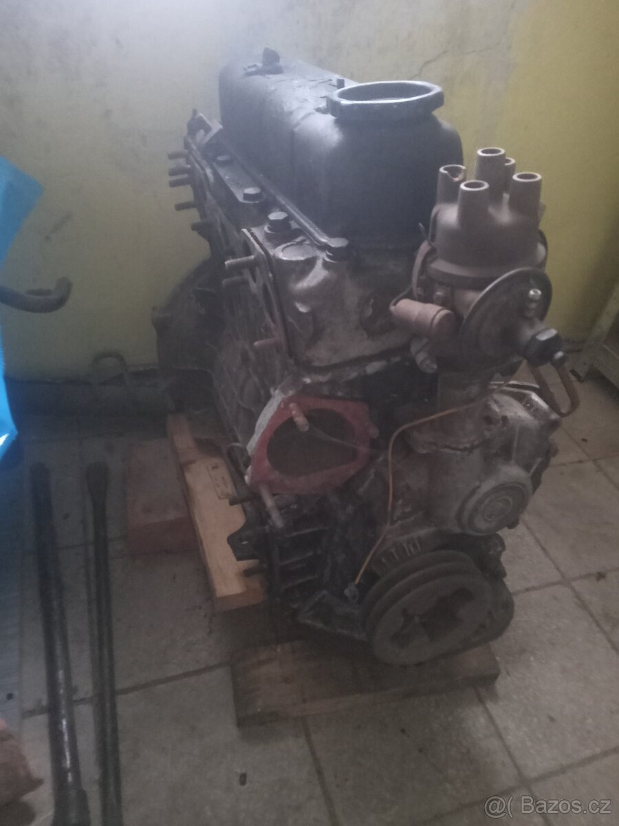 Dva motory skoda110L - 7
