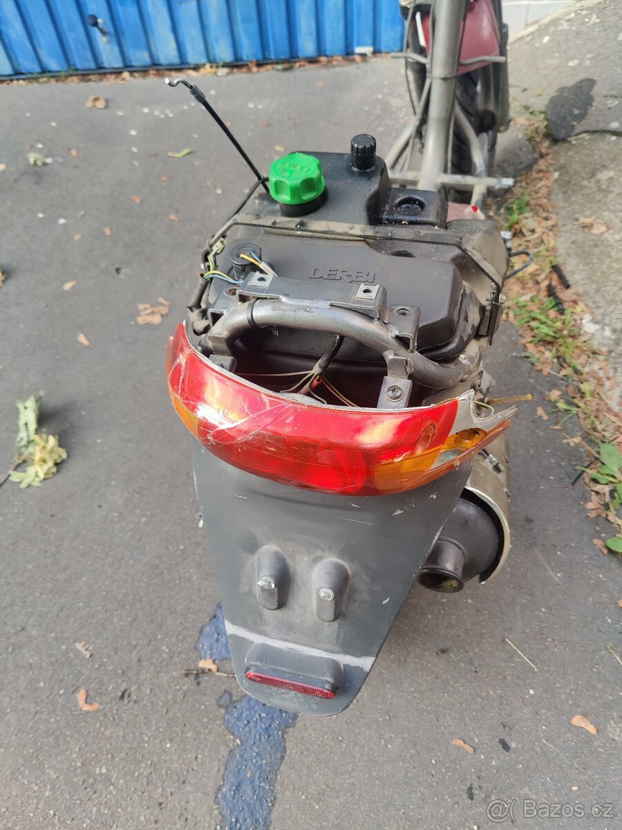 derbi atlantis 2T 50 na díly, pouze rám a papíry - 7