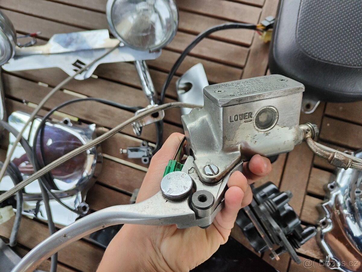 Suzuki VZ 800 Marauder - díly - blatník - 7