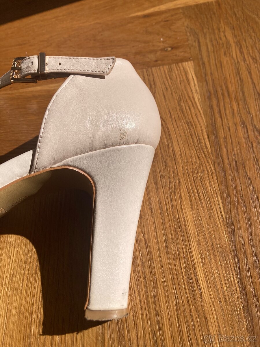 Kožené sandále na podpatku - 7