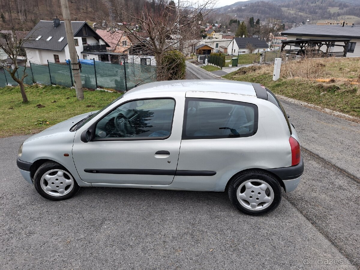 Renault clio 1.2 i - 7