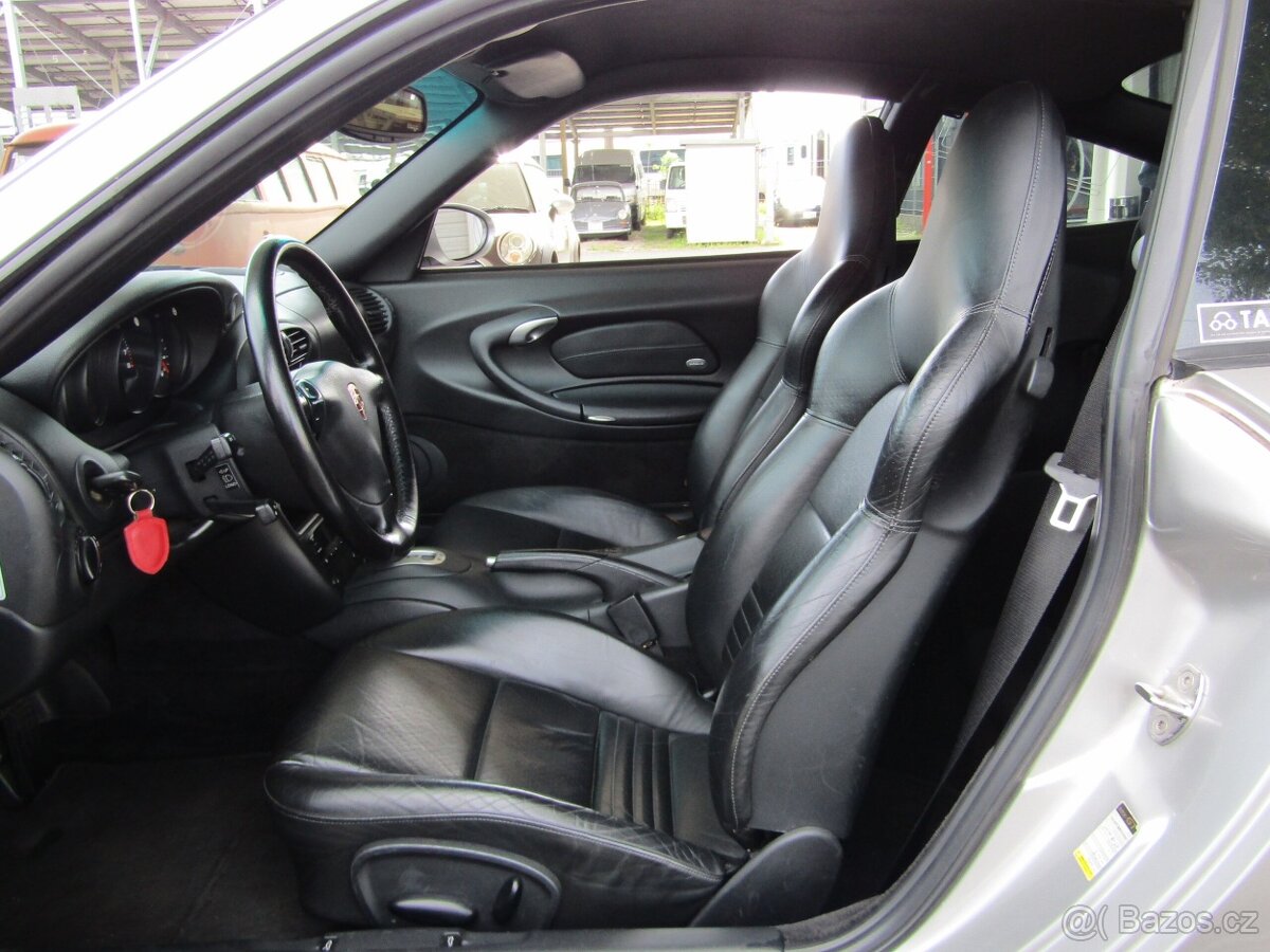 Porsche 911 Carrera 4 - 7